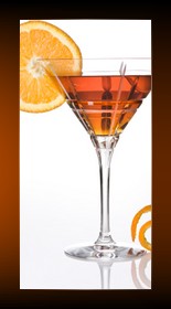 Verre cocktail avec rondelle et �corse d'orange.