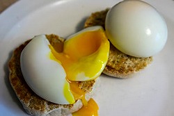 Oeufs à la poêle et oeufs miroir - Recette par Chef Simon